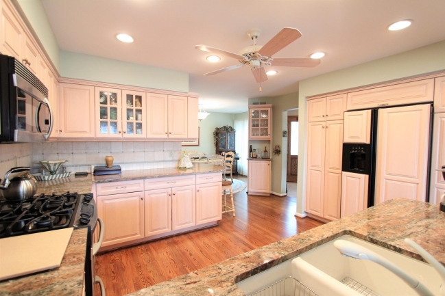 Northville MI Waterfront Condo listed for sale