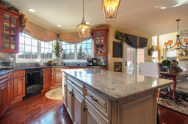 Luxurious Home For sale in Northville