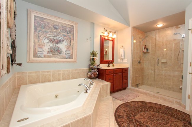 Luxurious Home For sale in Northville