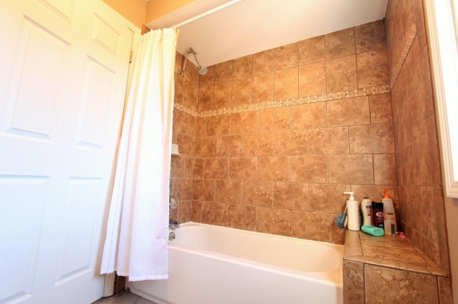 Colonial For Sale In Hills Of Crestwood